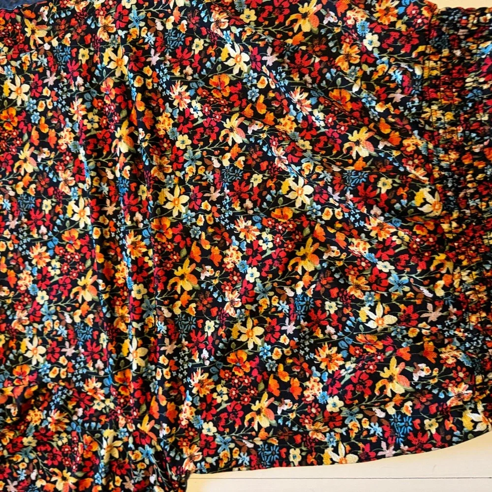 Floral Women's Top - Picture 4 of 4